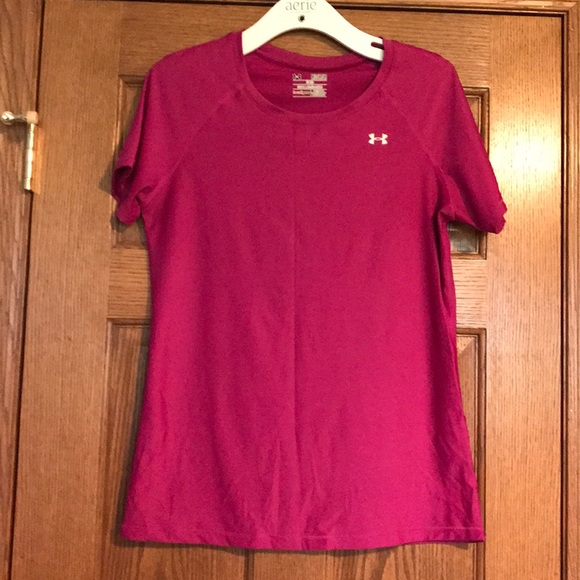 Under Armour Tops - Under Armour tee Under Armour Tops - Under Armour tee